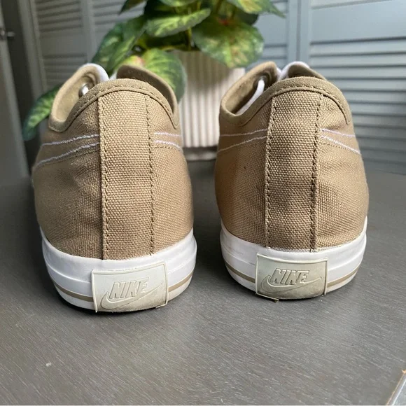 2010 Y2K Nike Skate Style Tan Beige Canvas Sneaker